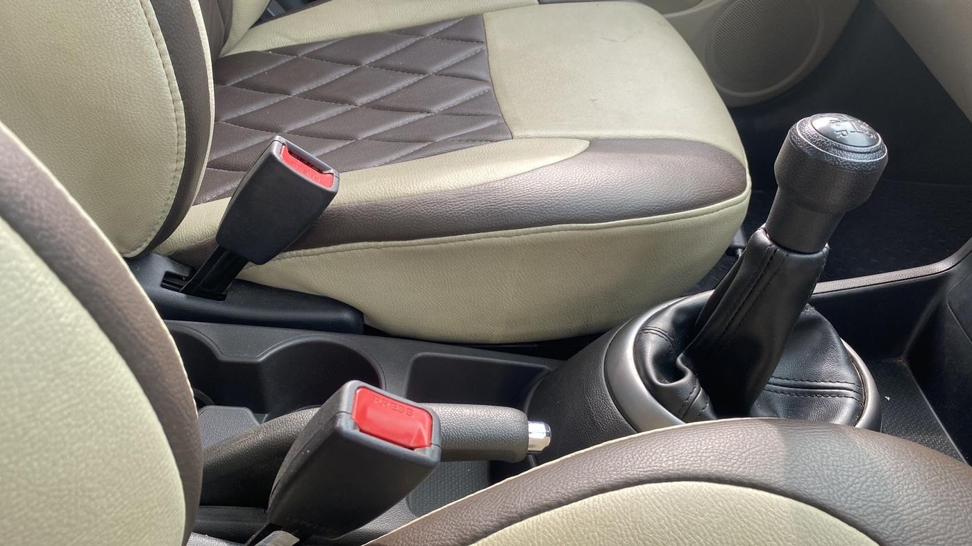 2013 Hyundai i20 MAGNA 1.2, Petrol, Manual, 38,975 km, Gear Lever