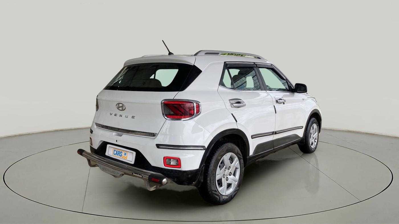 2020 Hyundai VENUE S 1.2, Petrol, Manual, 32,655 km, Right Back Diagonal
