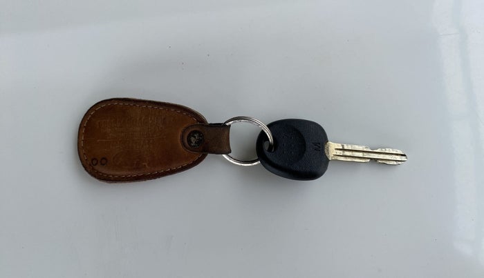 2020 Hyundai VENUE S 1.2, Petrol, Manual, 32,655 km, Key Close Up