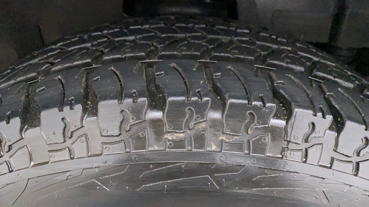 2021 Mahindra Thar LX D 4WD AT CONVERTIBLE, Diesel, Automatic, 8,196 km, Right Front Tyre Tread