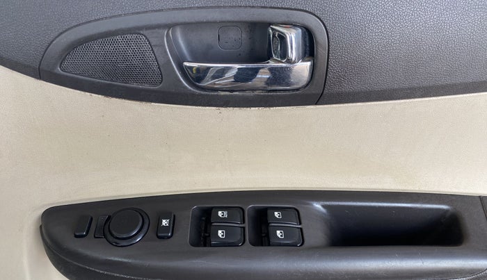 2013 Hyundai i20 MAGNA (O) 1.2, Petrol, Manual, 69,261 km, Driver Side Door Panels Control