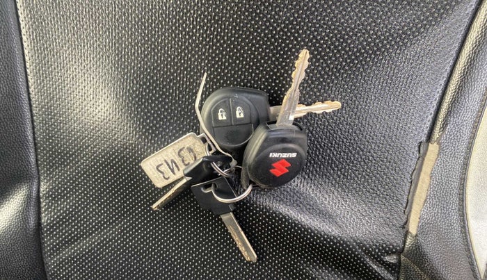 2014 Maruti Swift VXI, Petrol, Manual, 43,662 km, Key Close Up
