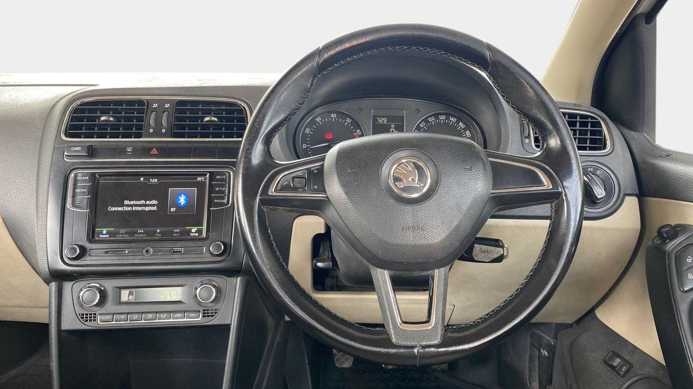 2017 Skoda Rapid STYLE 1.6 MPI, Petrol, Manual, 57,627 km, Steering Wheel Close Up