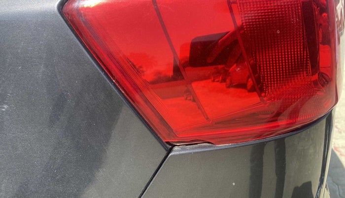 2018 Maruti Vitara Brezza ZDI, Diesel, Manual, 53,837 km, Left tail light - < 2 inches,no. = 2
