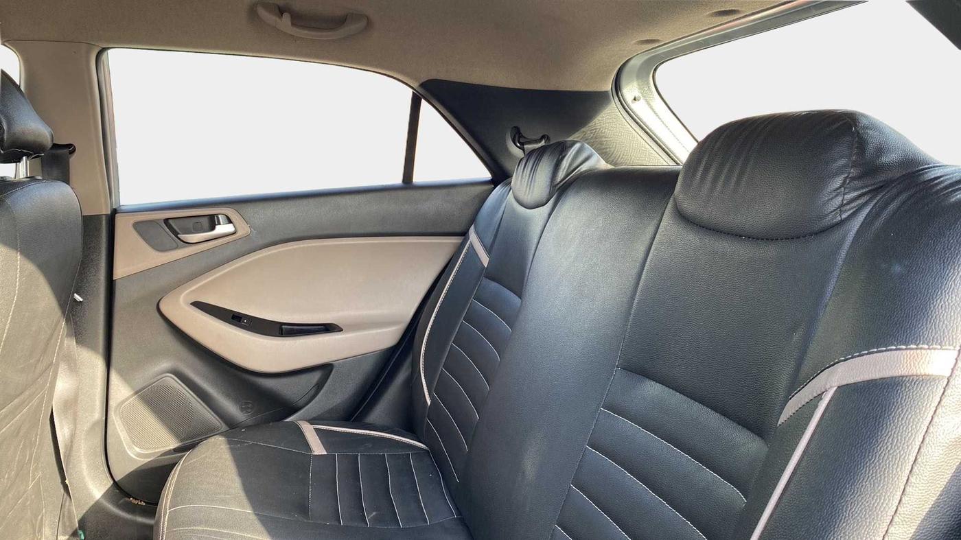 2018 Hyundai Elite i20 MAGNA EXECUTIVE CVT, Petrol, Automatic, 26,098 km, Right Side Rear Door Cabin