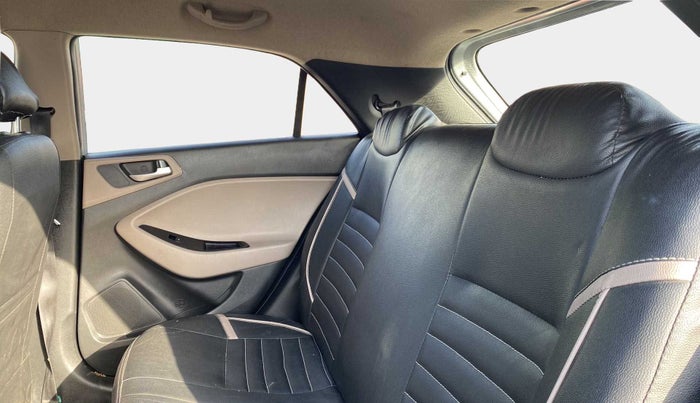 2018 Hyundai Elite i20 MAGNA EXECUTIVE CVT, Petrol, Automatic, 26,098 km, Right Side Rear Door Cabin