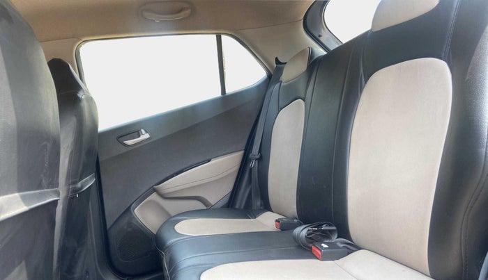 2015 Hyundai Grand i10 SPORTZ 1.2 KAPPA VTVT, Petrol, Manual, 13,589 km, Right Side Rear Door Cabin