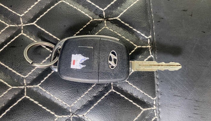 2022 Hyundai VENUE S 1.2, Petrol, Manual, 10,583 km, Key Close Up