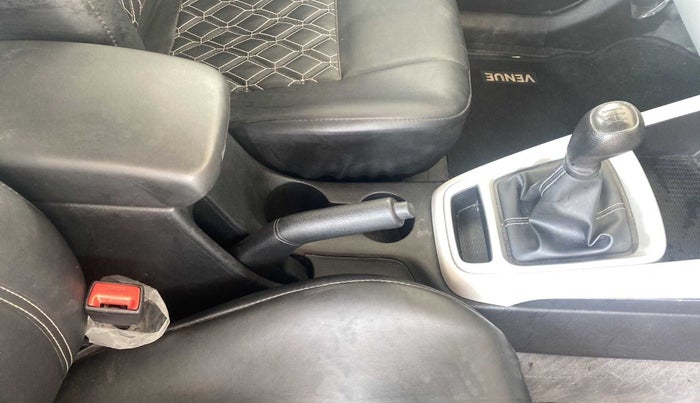 2022 Hyundai VENUE S 1.2, Petrol, Manual, 10,583 km, Gear Lever