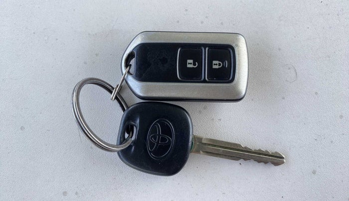 2010 Toyota Corolla Altis GL PETROL, Petrol, Manual, 47,767 km, Key Close Up