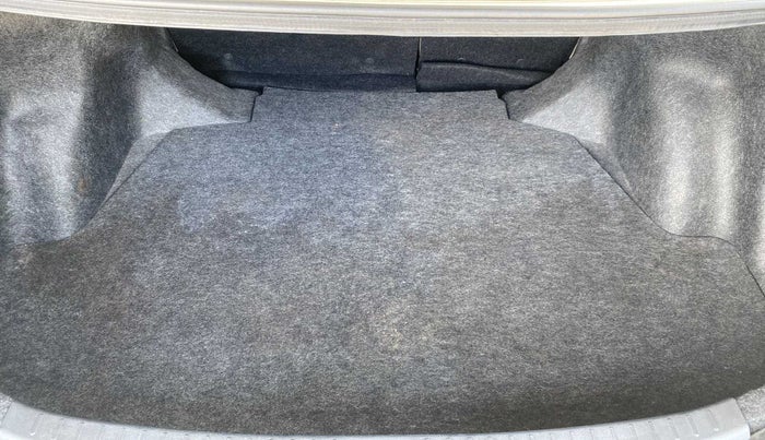 2010 Toyota Corolla Altis GL PETROL, Petrol, Manual, 47,767 km, Boot Inside