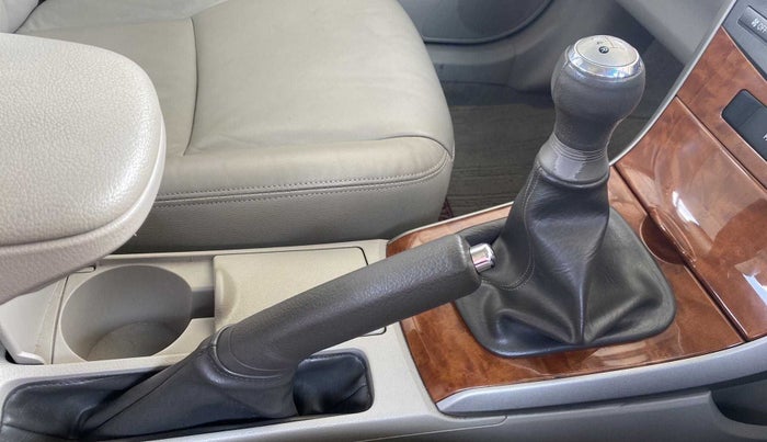 2010 Toyota Corolla Altis GL PETROL, Petrol, Manual, 47,767 km, Gear Lever