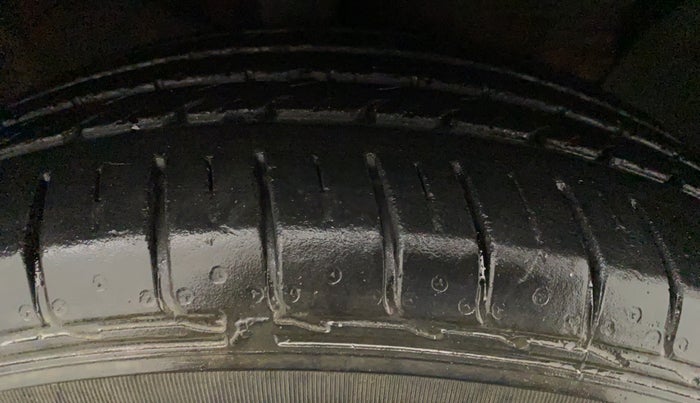 2015 Hyundai Creta SX PLUS AT 1.6 DIESEL, Diesel, Automatic, 55,079 km, Right Front Tyre Tread