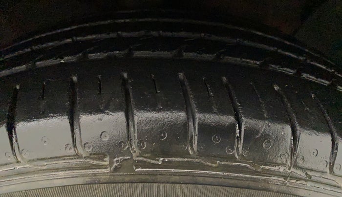 2015 Hyundai Creta SX PLUS AT 1.6 DIESEL, Diesel, Automatic, 55,079 km, Left Rear Tyre Tread