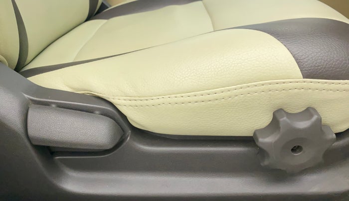 2014 Hyundai Verna FLUIDIC 1.6 CRDI SX, Diesel, Manual, 70,484 km, Driver Side Adjustment Panel