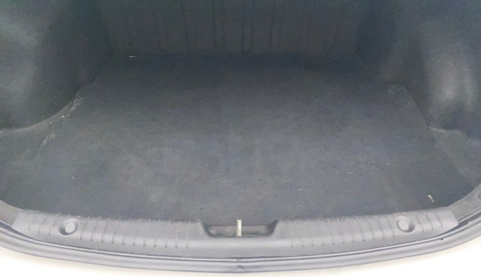 2014 Hyundai Verna FLUIDIC 1.6 CRDI SX, Diesel, Manual, 70,484 km, Boot Inside