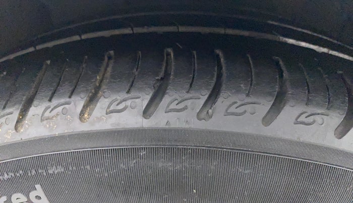 2014 Hyundai Verna FLUIDIC 1.6 CRDI SX, Diesel, Manual, 70,484 km, Right Front Tyre Tread
