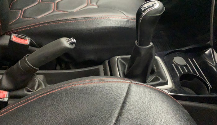 2015 Tata Bolt XMS REVOTRON, Petrol, Manual, 43,142 km, Gear lever - Knob cover torn