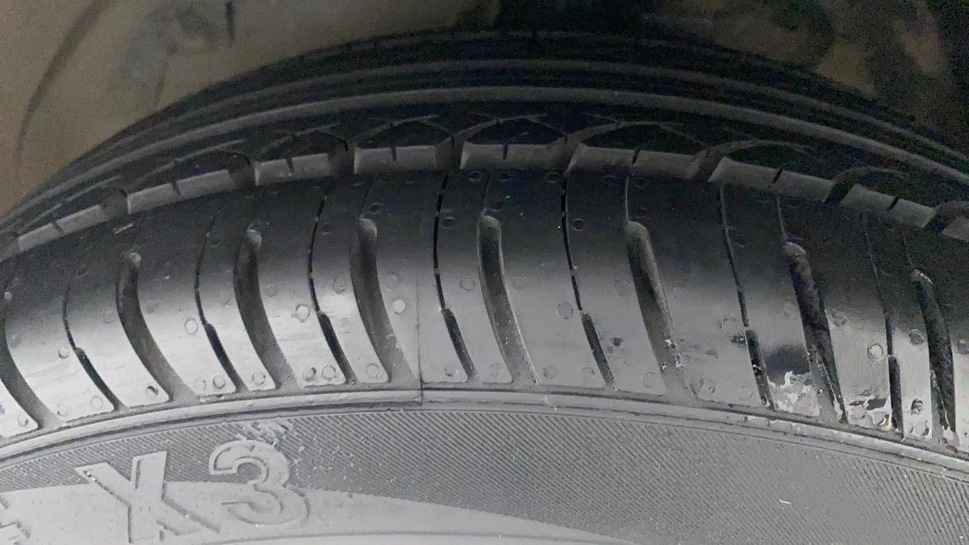 2015 Tata Bolt XMS REVOTRON, Petrol, Manual, 43,142 km, Left Front Tyre Tread