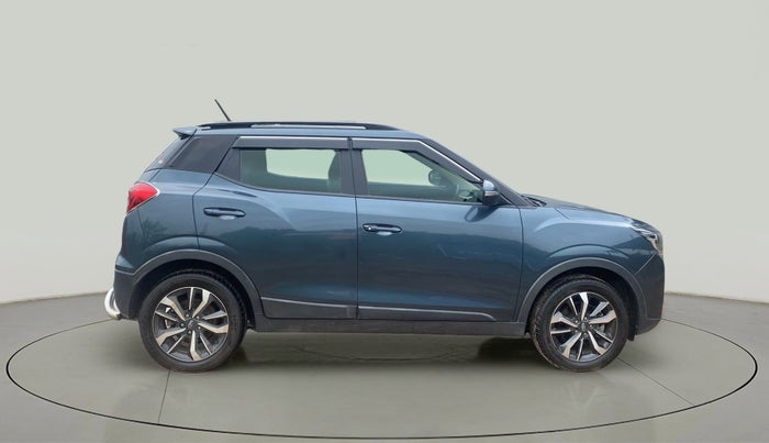 2022 Mahindra XUV300 W8 (O) 1.2 PETROL, Petrol, Manual, 15,039 km, Right Side View