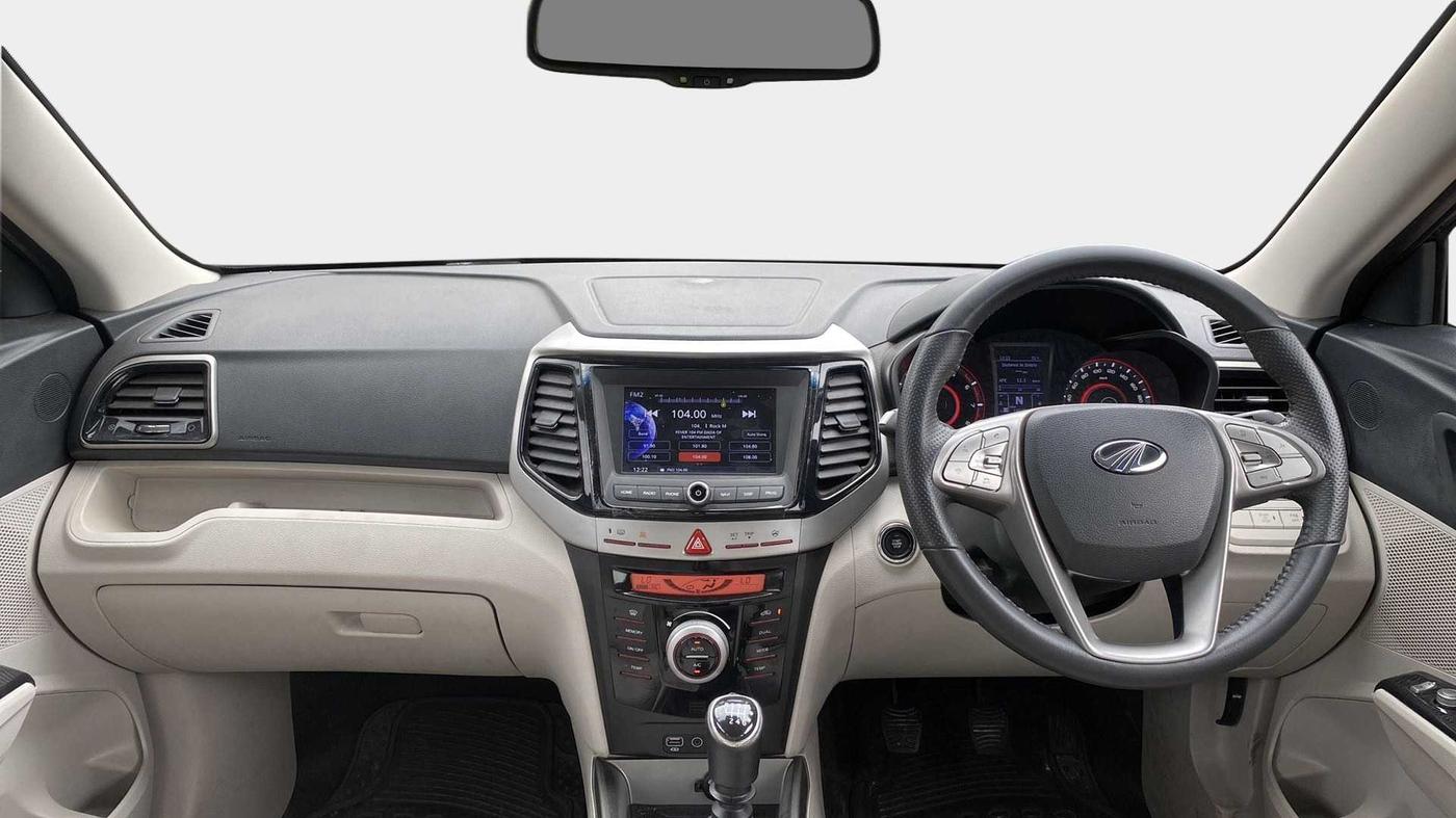 2022 Mahindra XUV300 W8 (O) 1.2 PETROL, Petrol, Manual, 15,039 km, Dashboard