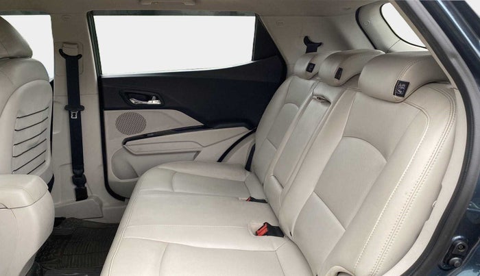 2022 Mahindra XUV300 W8 (O) 1.2 PETROL, Petrol, Manual, 15,039 km, Right Side Rear Door Cabin