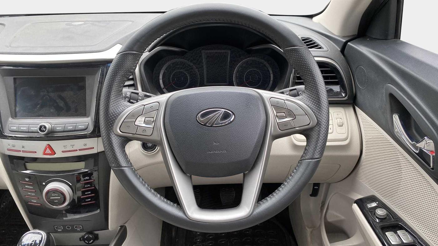 2022 Mahindra XUV300 W8 (O) 1.2 PETROL, Petrol, Manual, 15,039 km, Steering Wheel Close Up