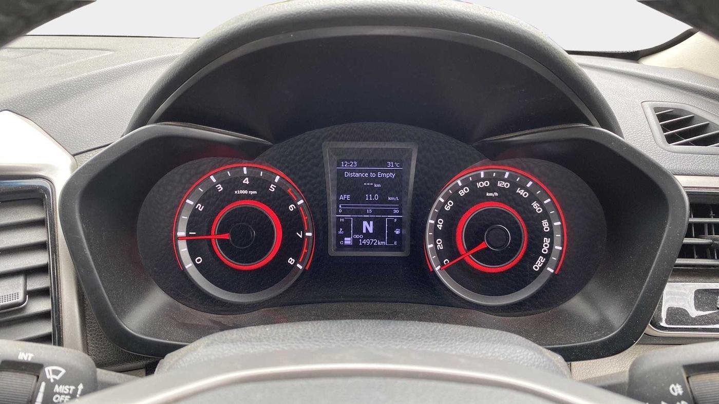 2022 Mahindra XUV300 W8 (O) 1.2 PETROL, Petrol, Manual, 15,039 km, Odometer Image