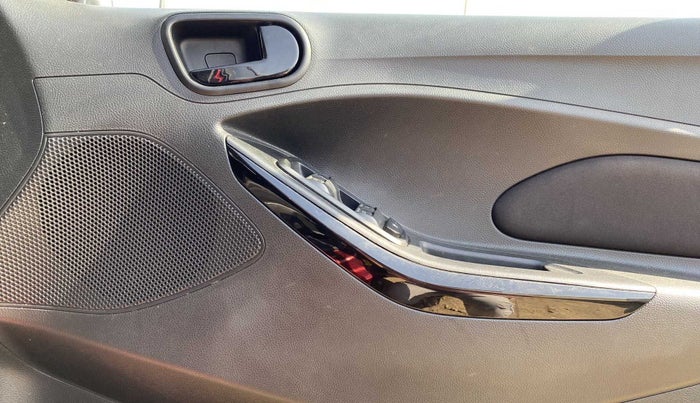 2021 Ford New Figo TITANIUM PLUS 1.2 PETROL AT, Petrol, Automatic, 25,587 km, Driver Side Door Panels Control