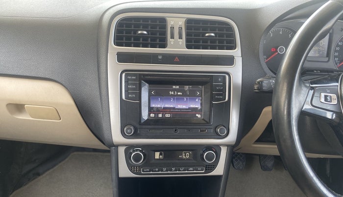 2016 Volkswagen Ameo HIGHLINE1.2L, Petrol, Manual, 68,843 km, Air Conditioner