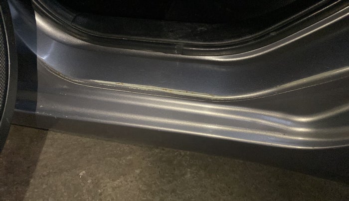 2012 Maruti Swift VXI, Petrol, Manual, 90,006 km, Left running board - Minor scratches