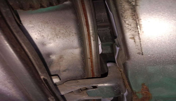 2012 Maruti Swift VXI, Petrol, Manual, 90,006 km, Front passenger door - Slight discoloration