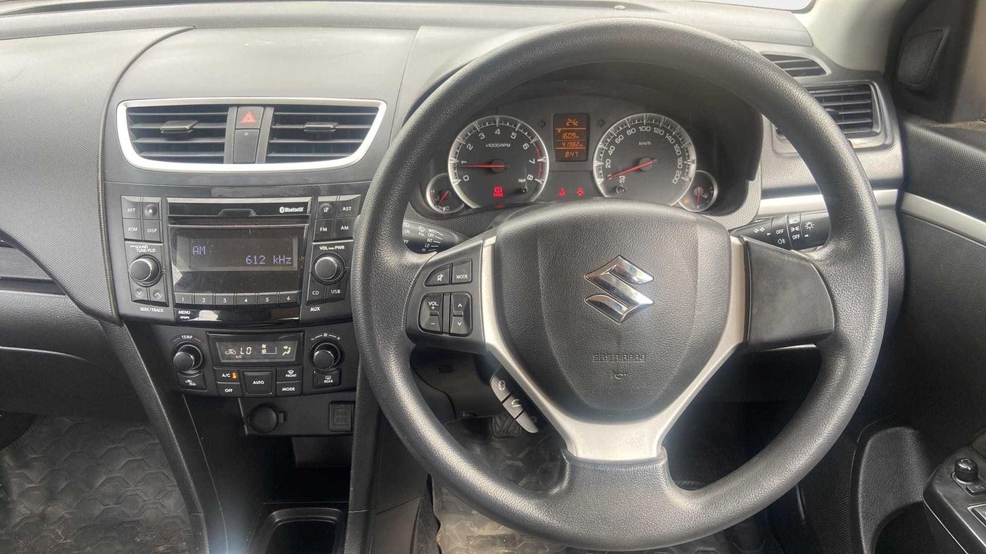 2017 Maruti Swift ZXI, Petrol, Manual, 41,981 km, Steering Wheel Close Up