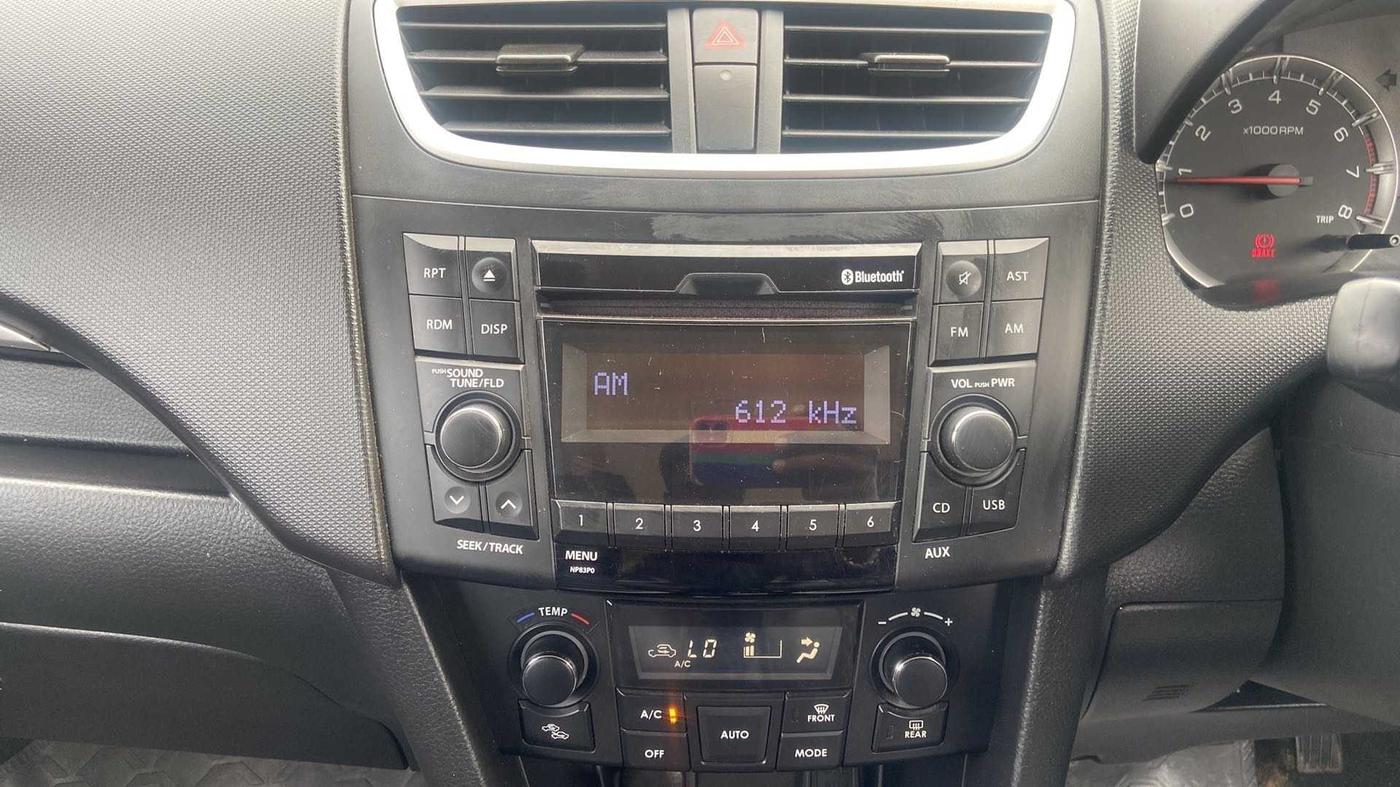 2017 Maruti Swift ZXI, Petrol, Manual, 41,981 km, Air Conditioner