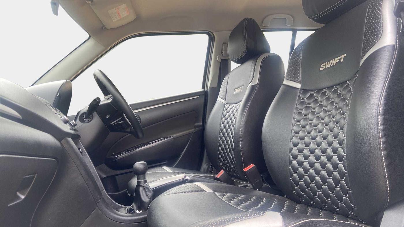 2017 Maruti Swift ZXI, Petrol, Manual, 41,981 km, Right Side Front Door Cabin