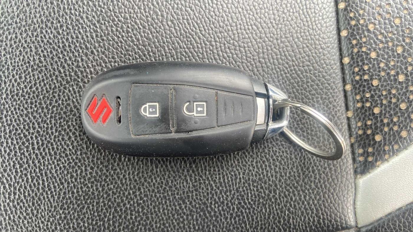 2017 Maruti Swift ZXI, Petrol, Manual, 41,981 km, Key Close Up