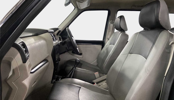 2021 Mahindra Scorpio S3 PLUS, Diesel, Manual, 25,373 km, Right Side Front Door Cabin