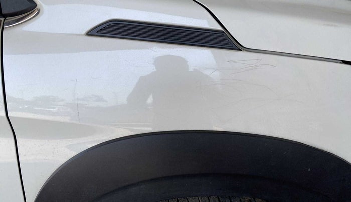2021 Maruti XL6 ALPHA MT, Petrol, Manual, 34,829 km, Right fender - Minor scratches