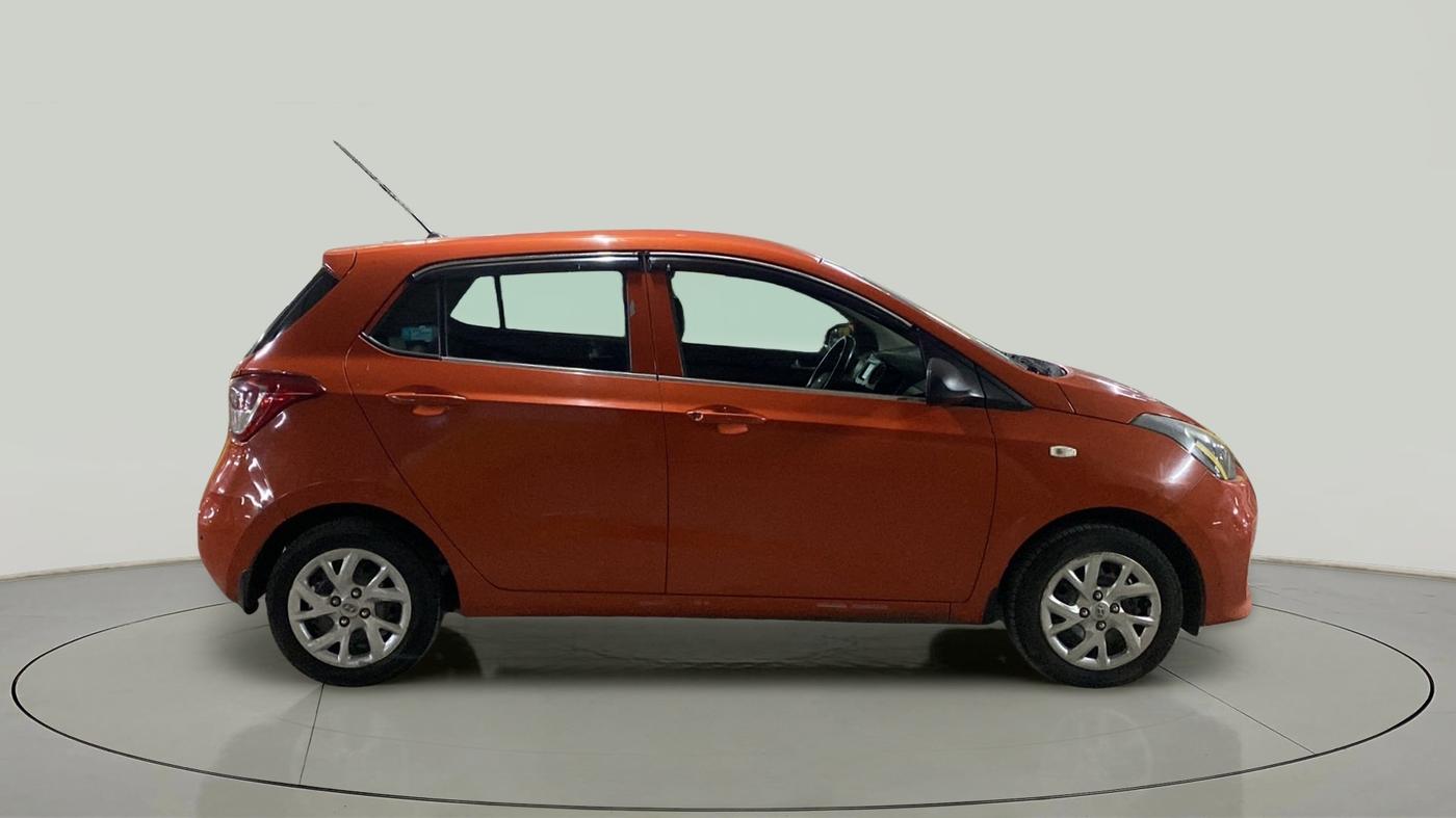 2017 Hyundai Grand i10 SPORTZ 1.2 KAPPA VTVT, Petrol, Manual, 33,729 km, Right Side View