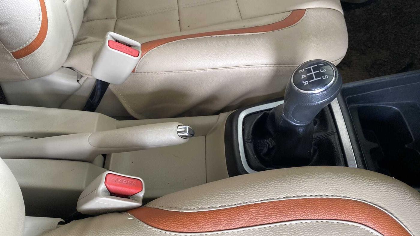 2021 Maruti Dzire VXI, Petrol, Manual, 42,156 km, Gear Lever