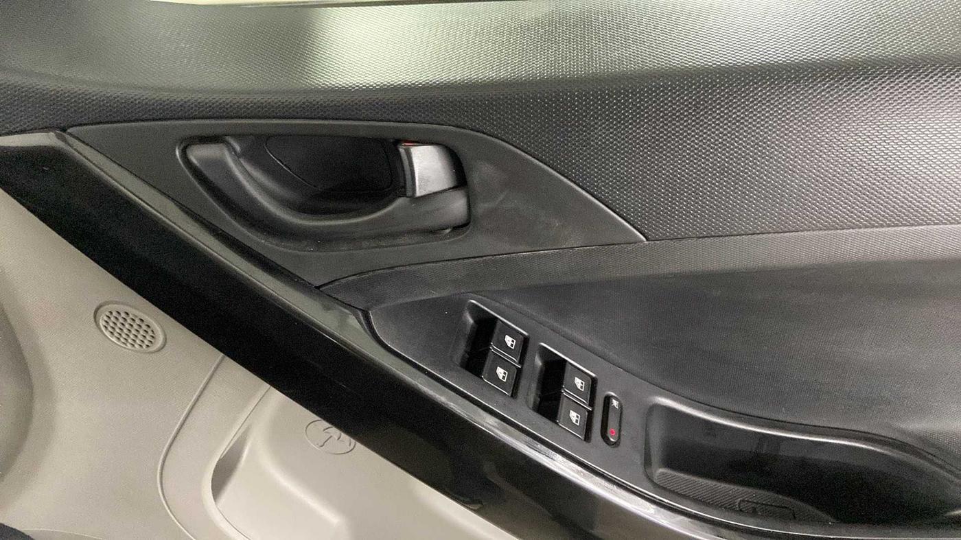 2018 Tata NEXON XM PETROL, Petrol, Manual, 27,693 km, Driver Side Door Panels Control