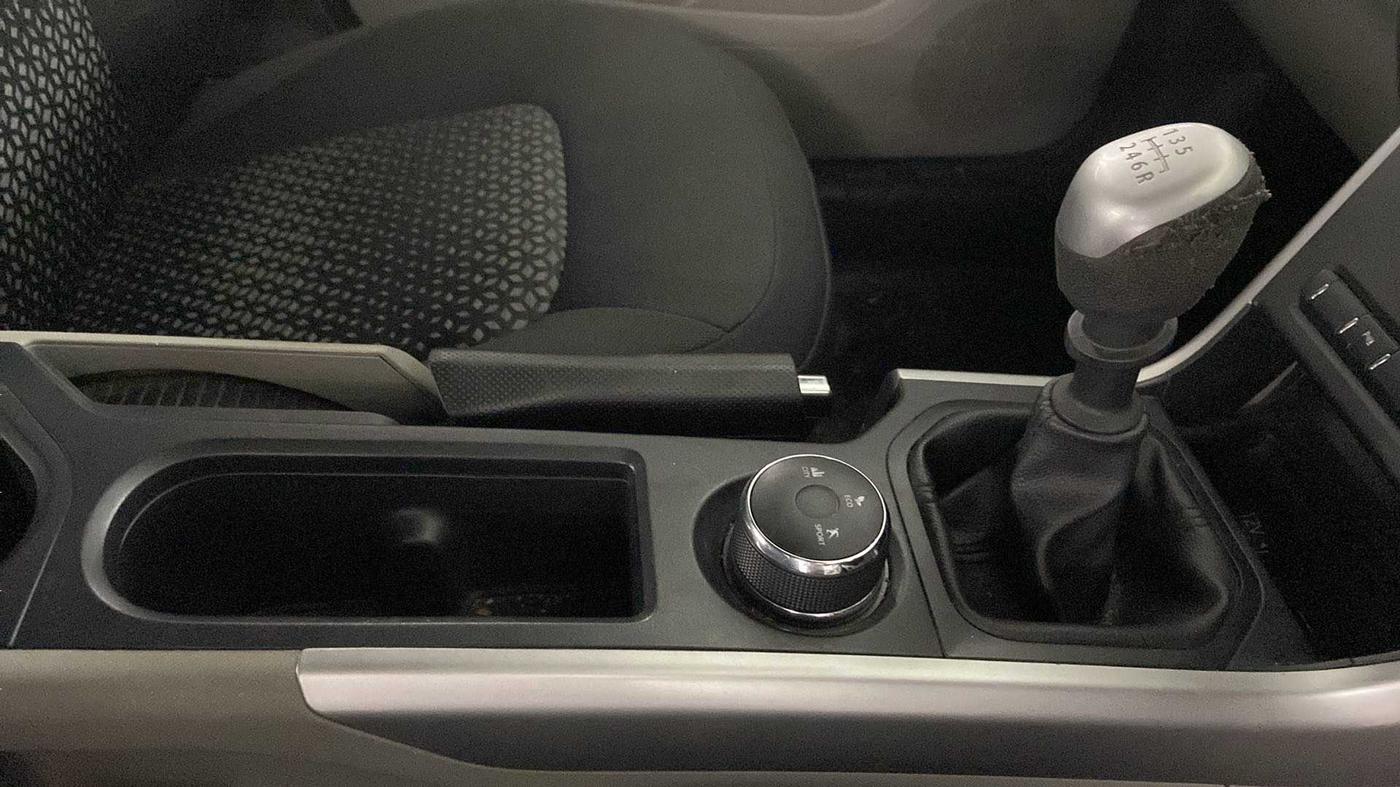 2018 Tata NEXON XM PETROL, Petrol, Manual, 27,693 km, Gear Lever