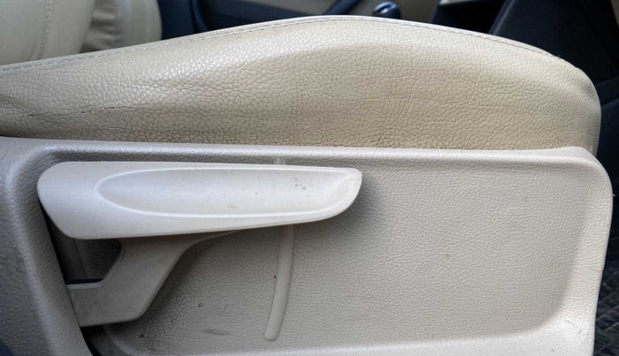 2015 Volkswagen Polo HIGHLINE1.5L, Diesel, Manual, 83,698 km, Driver Side Adjustment Panel