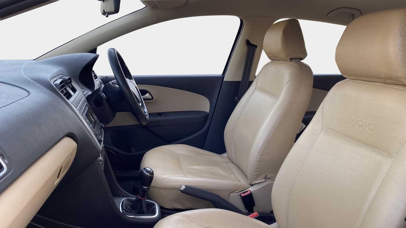 2015 Volkswagen Polo HIGHLINE1.5L, Diesel, Manual, 83,698 km, Right Side Front Door Cabin