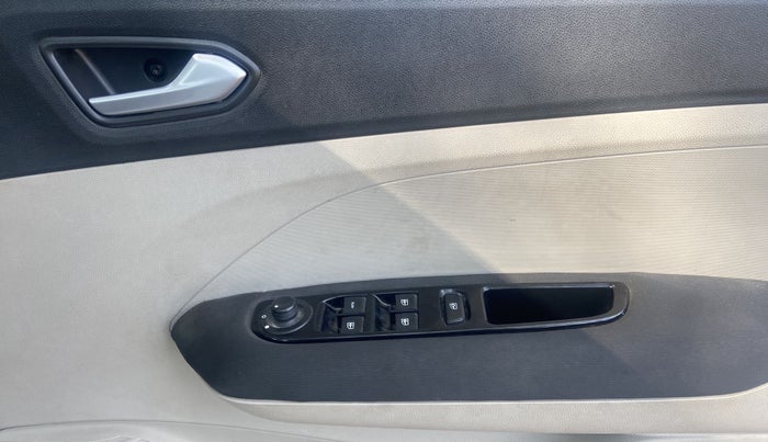 2019 Renault TRIBER RXZ, Petrol, Manual, 49,605 km, Driver Side Door Panels Control