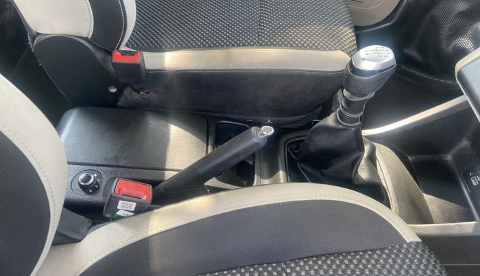 2019 Renault TRIBER RXZ, Petrol, Manual, 49,605 km, Gear Lever