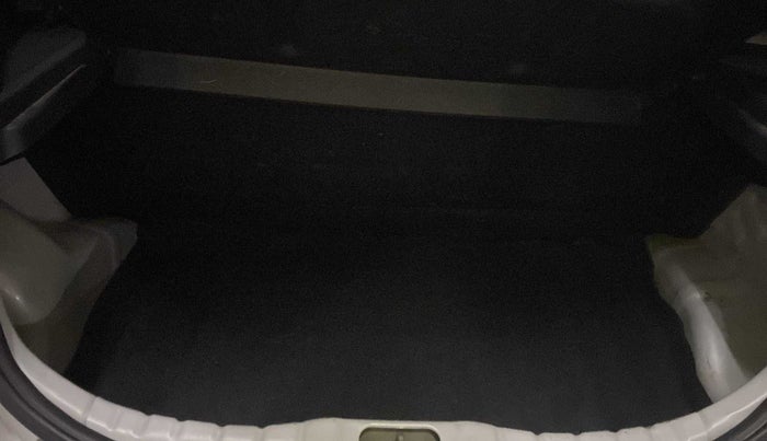 2017 Hyundai Eon SPORTZ, Petrol, Manual, 21,970 km, Boot Inside