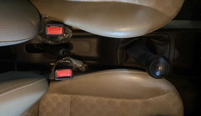 2017 Hyundai Eon SPORTZ, Petrol, Manual, 21,970 km, Gear Lever