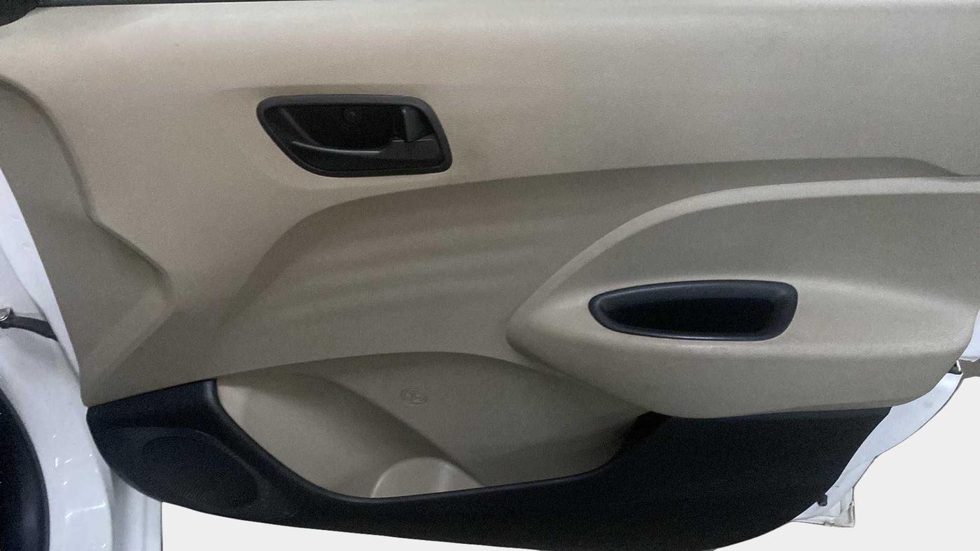 2021 Hyundai NEW SANTRO ERA EXECUTIVE, Petrol, Manual, 13,828 km, Driver Side Door Panels Control