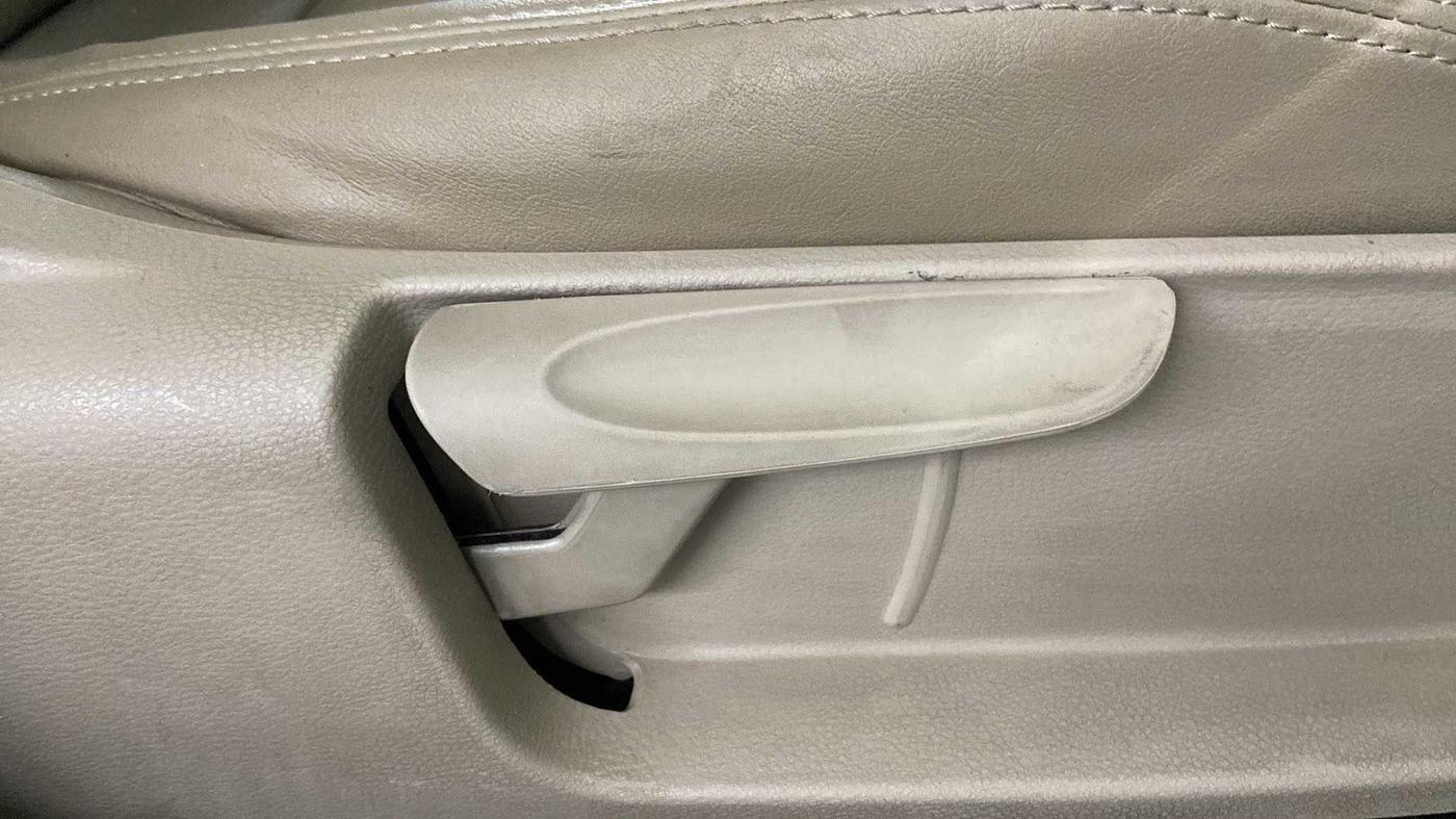 2018 Volkswagen Ameo HIGHLINE PLUS 1.5L AT 16 ALLOY, Diesel, Automatic, 52,041 km, Driver Side Adjustment Panel